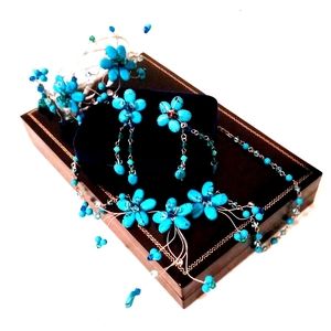 🎁 FREE GIFT INCLUDED 🎁 NEW 3D Turquoise Floral Set 4 Pieces Beaded Flexible